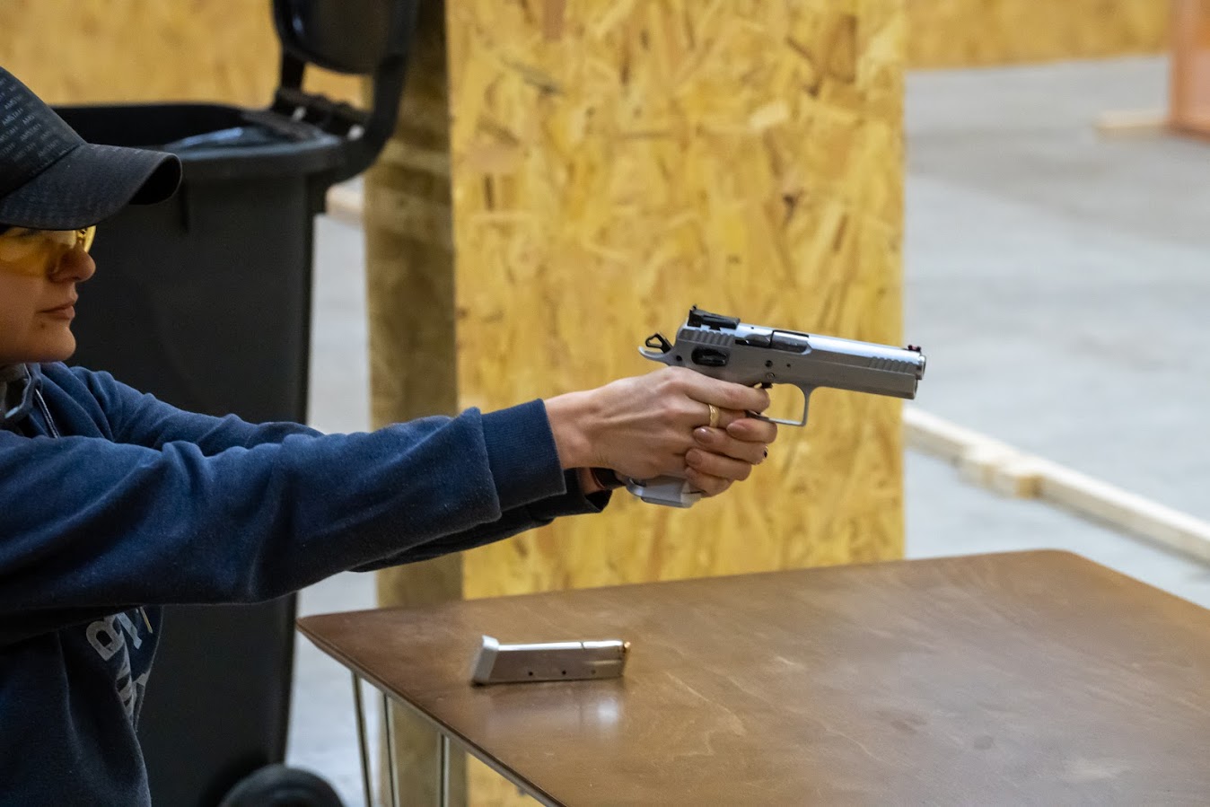 ipsc_est_woman